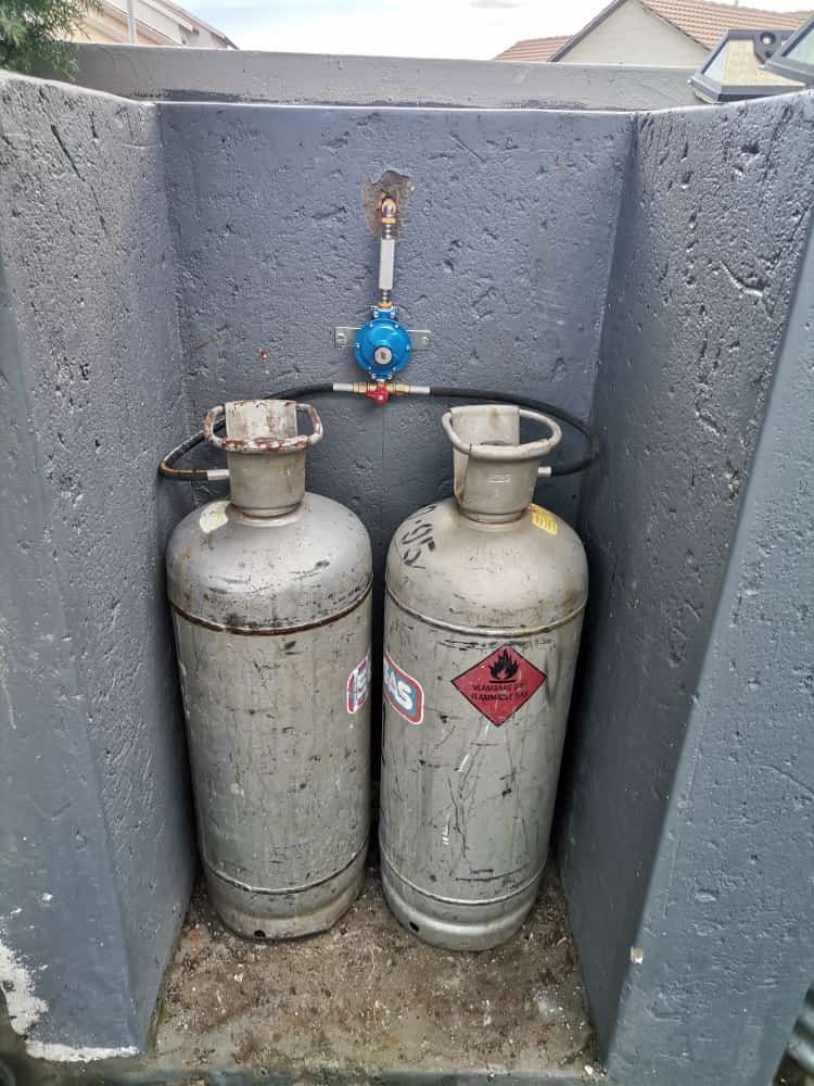 Commercial restaurant gas cylinder bank manifold reticulation setup in Gauteng